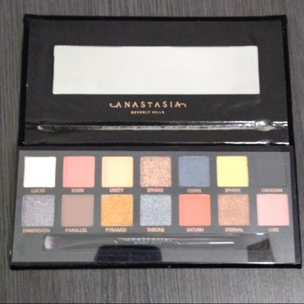 Anastasia Beverly Hills Prism eyeshadow